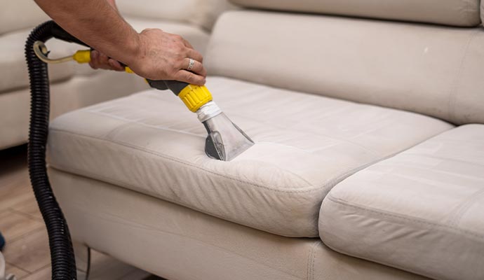 Upholstery cleaning with steam cleaner